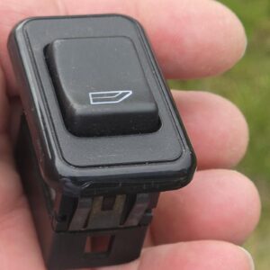 Klawisz podnoszenia szyby drzwi tylnych Volvo 940/740 Nr 9148407 , 03458045